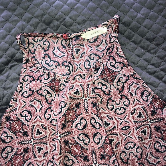 Flowy halter top - Picture 2 of 4